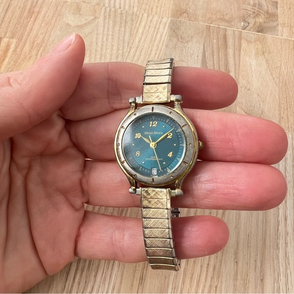 Vintage Hugo Maxx ladies green teal dial gold plated watch NEW BATTERY - Picture 1 of 11